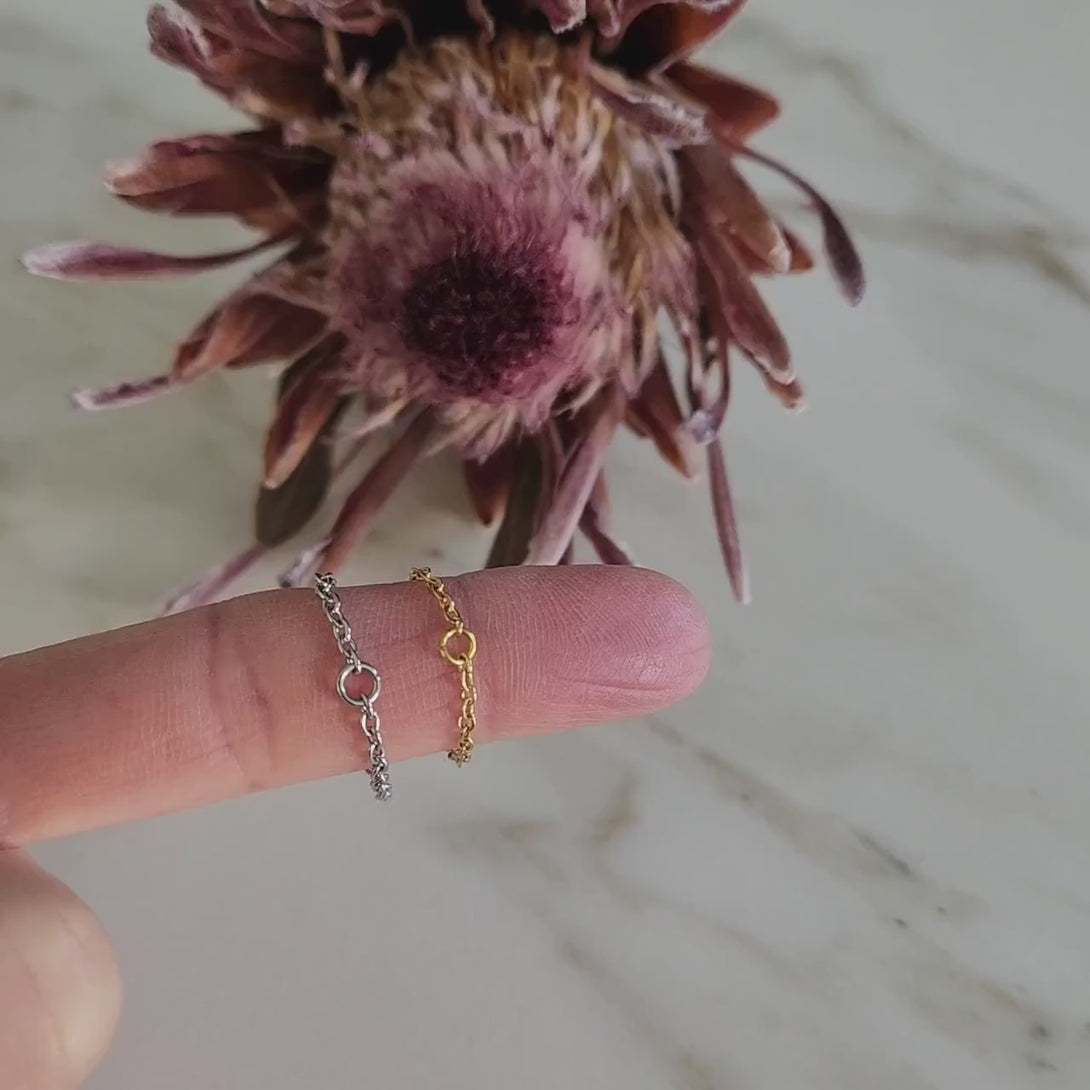 Cute Little Chain Ring | Midi Ring | Minimalist Skinny Ring in Gold/Silver Stainless Steel | Shower, Sweat, Swim Proof